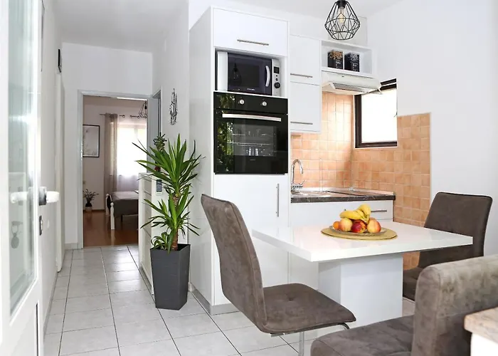 Adam Apartment *